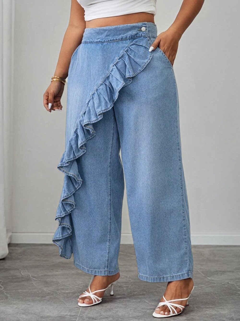 Light Wash Casual Women's Plus Size Ruffled detailed Denim Jeans - Picture 3 of 6
